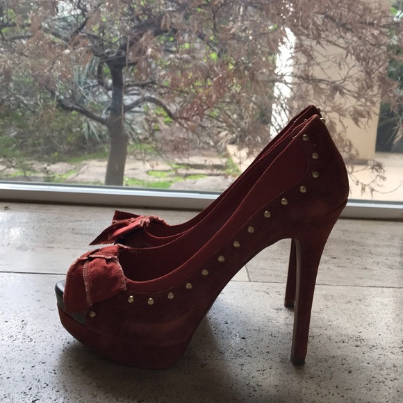 Jessica Simpson Shoes - 👠Maroon/orange/ red studded heels👠